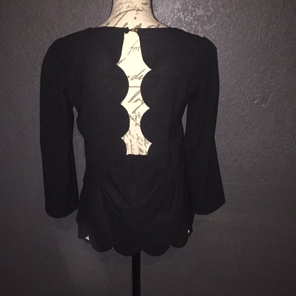 Black scalloped open back top - Picture 2 of 2